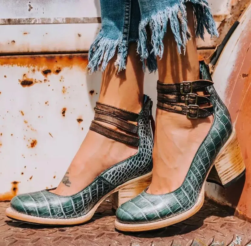 Daisy | Vintage-Inspired Pumps