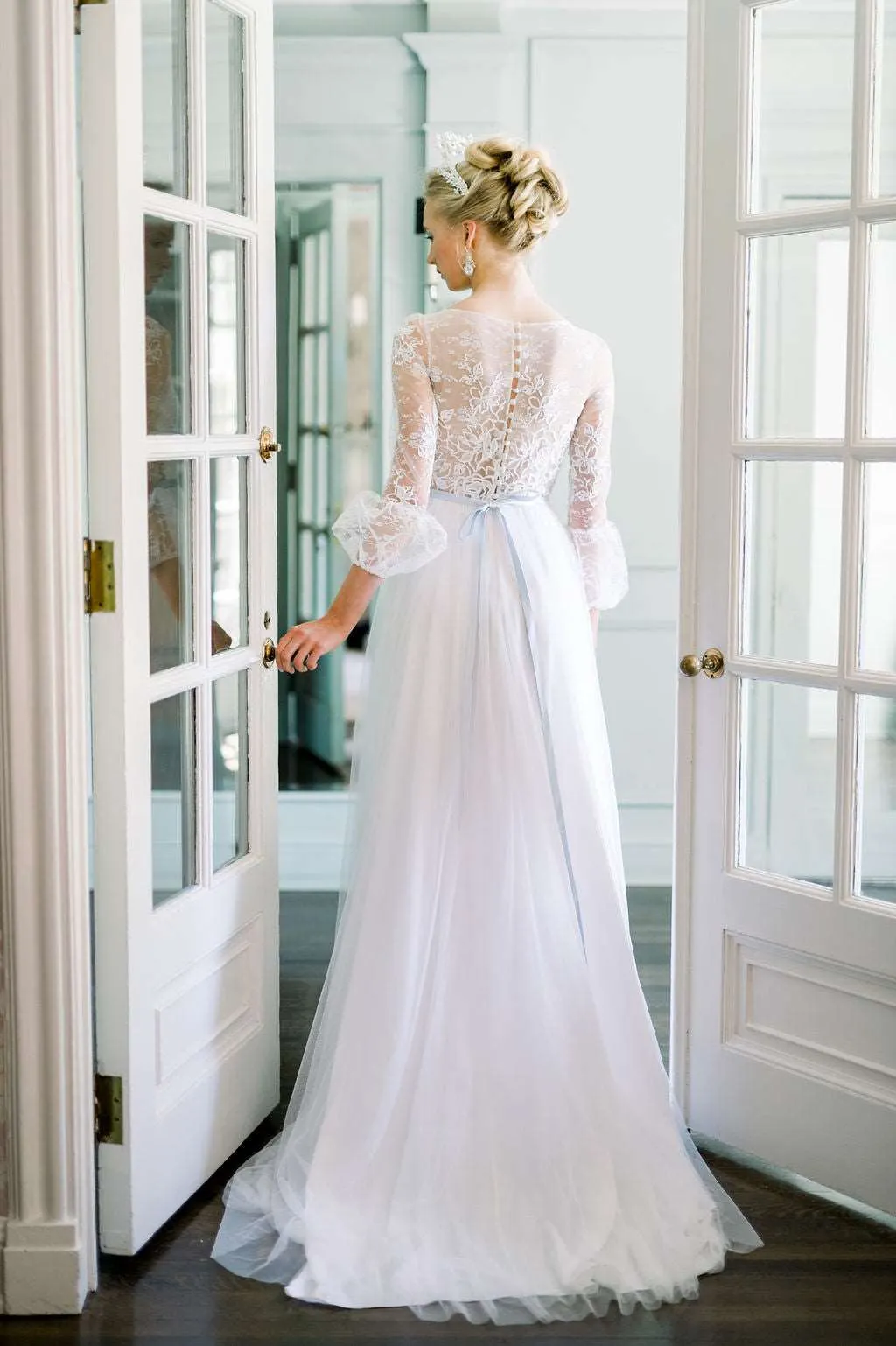 VICTORIA Classic Wedding Dress